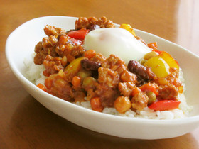 豚ひき肉とミックスビーンズのキーマカレー