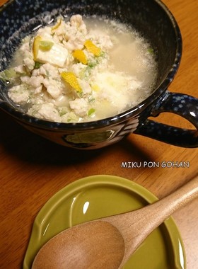 鶏ひき肉と豆腐の白だしスープ