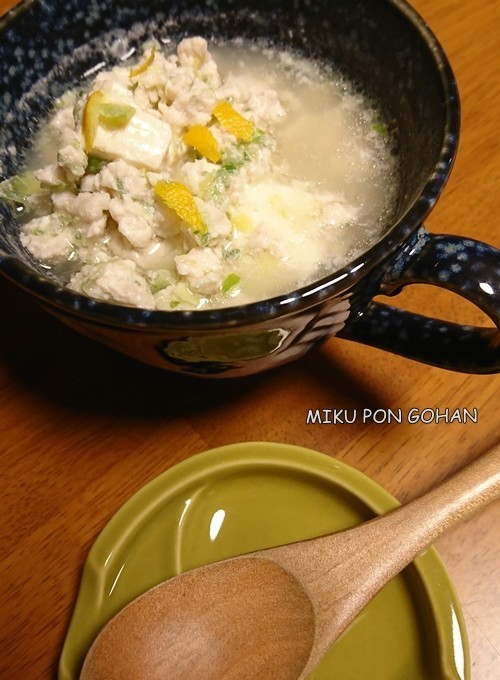 鶏ひき肉と豆腐の白だしスープの画像