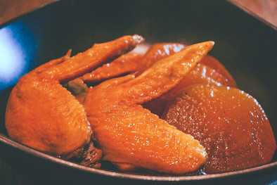 85℃ 鶏手羽先と大根の酢醤油煮込みの写真