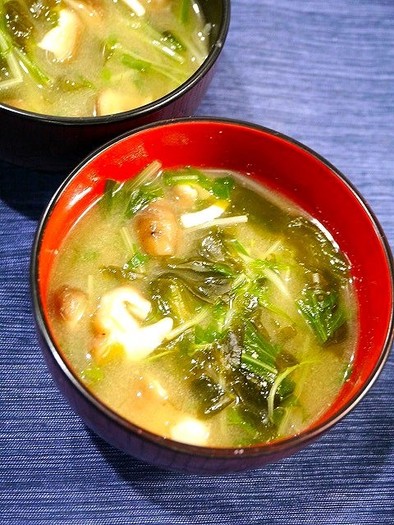 簡単！水菜と椎茸のお味噌汁☆鶏風味の写真