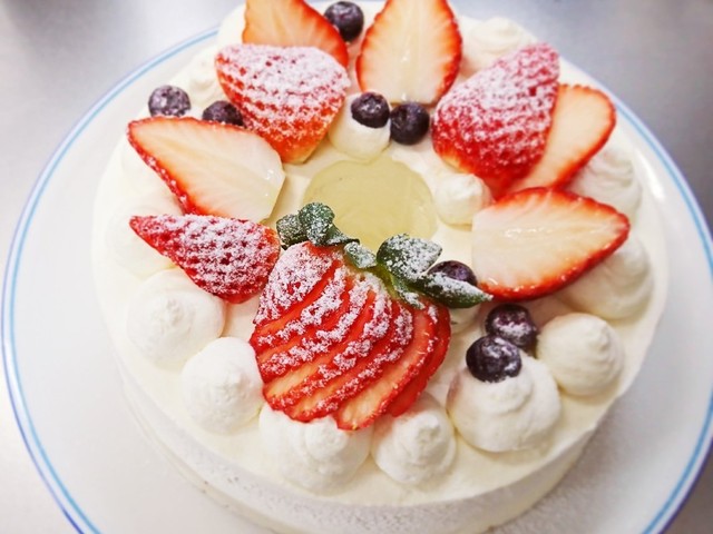 苺シフォンdeクリスマスケーキ レシピ 作り方 By Rinysy クックパッド 簡単おいしいみんなのレシピが353万品