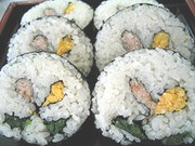 スケトウダラのそぼろ春の巻きずしの写真