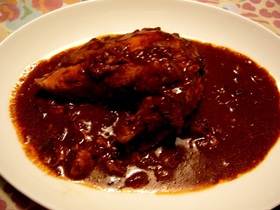 鶏肉のチョコレートシチュー