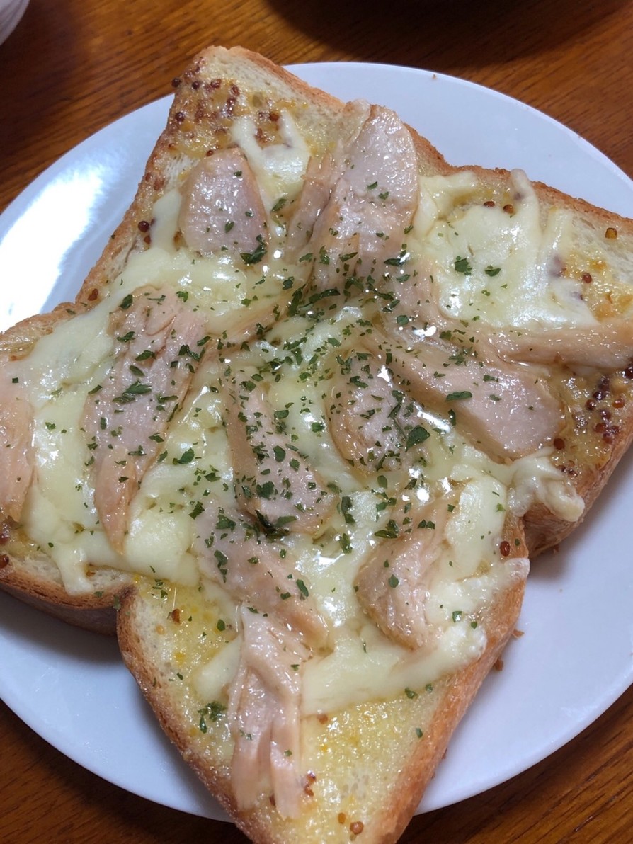 シーチキンとチーズのトーストの画像
