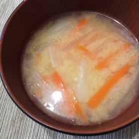 人参と大根の紅白味噌汁