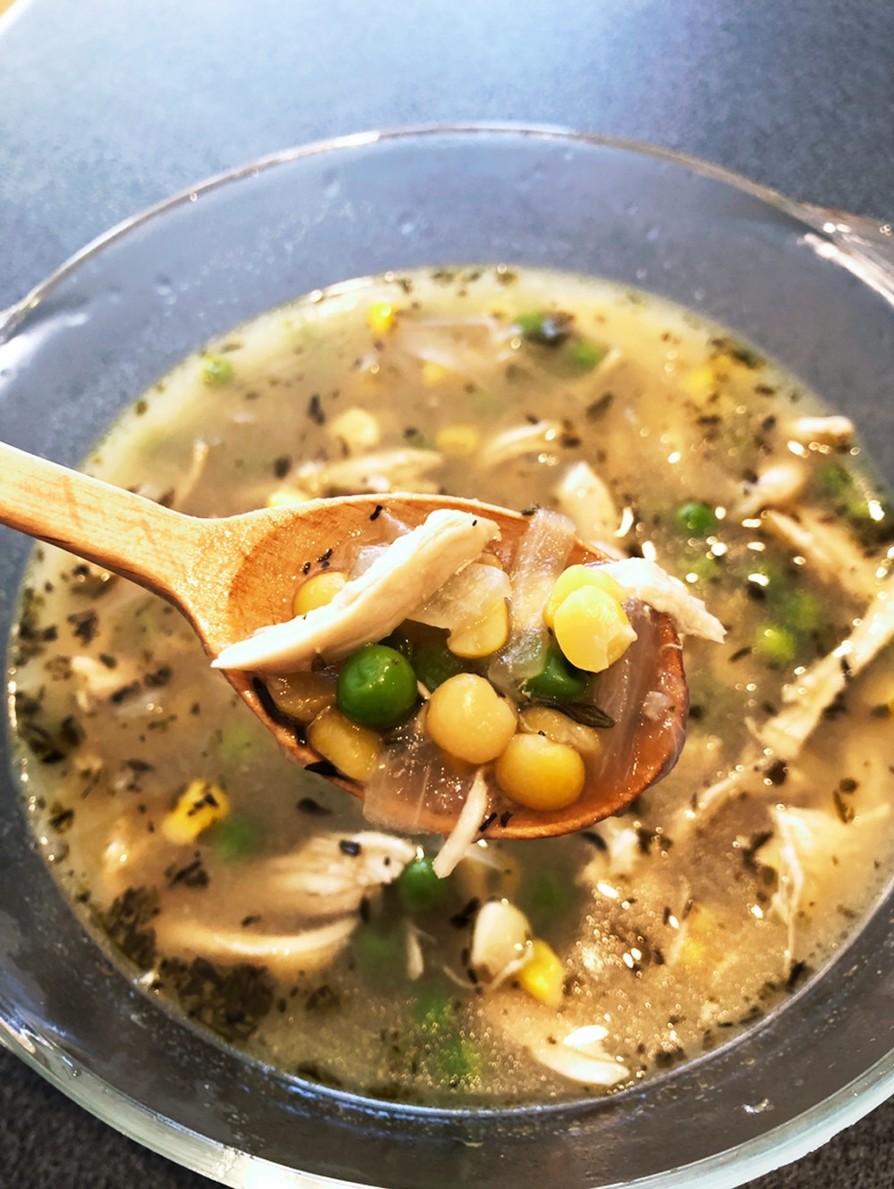 レンズ豆とチキンのスープの画像
