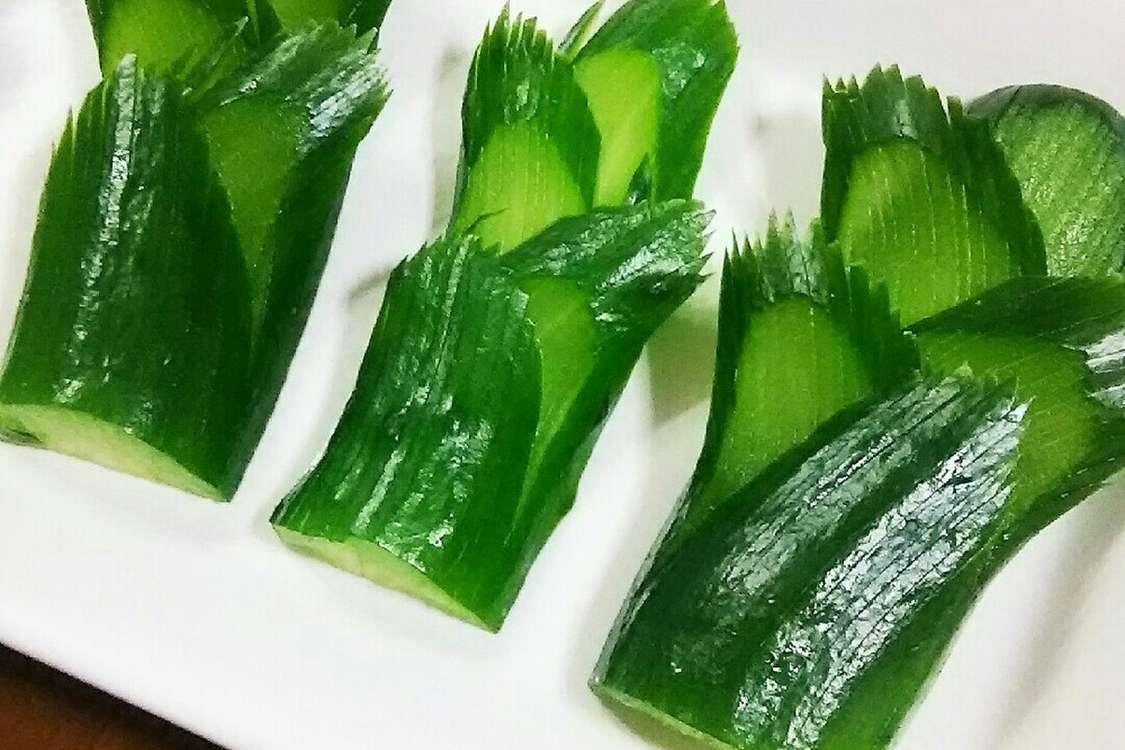 意外と簡単 きゅうりの飾り切り 松 レシピ 作り方 By まる78 クックパッド 簡単おいしいみんなのレシピが378万品