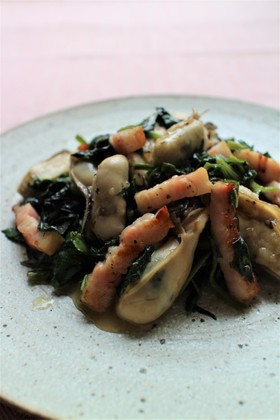 牡蠣とほうれん草の大葉炒め