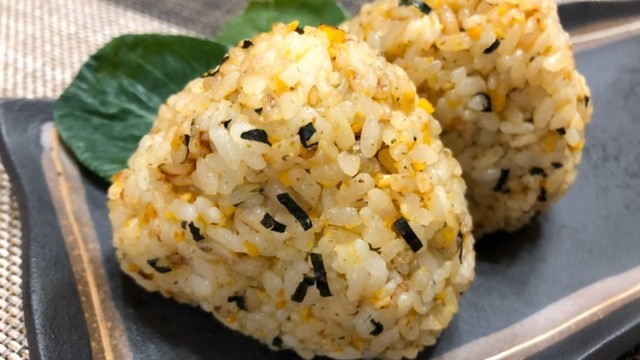 やみつきおにぎり のりたまバター レシピ 作り方 By てるてる クックパッド 簡単おいしいみんなのレシピが360万品