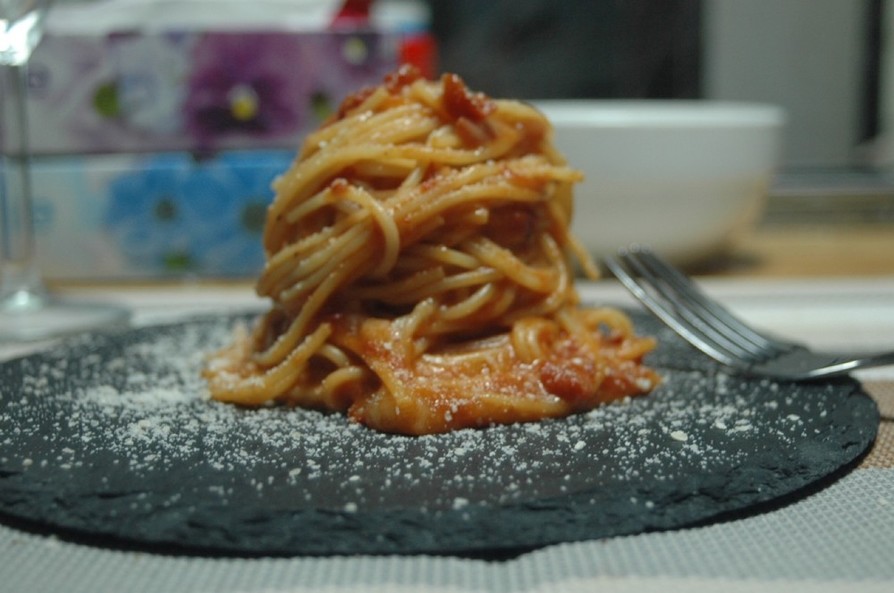 お餅とモッツァレラのトマトパスタの画像