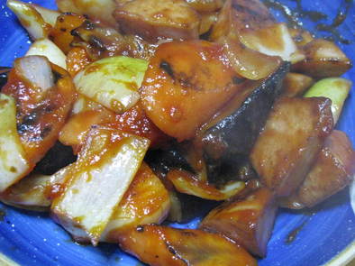 野菜ゴロゴロ魚肉ソーセージケチャップ炒めの写真