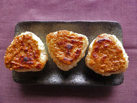 くるみ味噌の焼きおにぎり