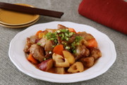 豚肉と根菜の黒酢あん炒めの写真