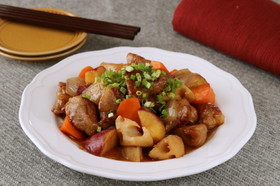 豚肉と根菜の黒酢あん炒め