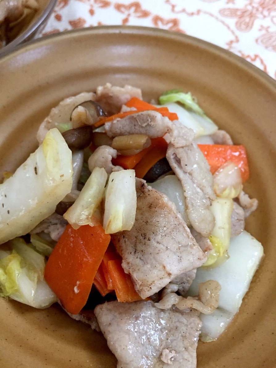 白菜と豚薄切り肉の胡麻油炒めの画像