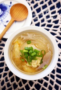 豆腐団子と春雨の中華スープ。