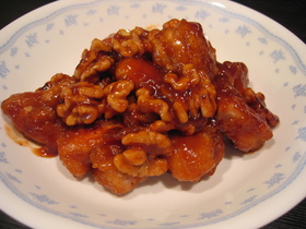 鶏とくるみのケチャップ炒め♪