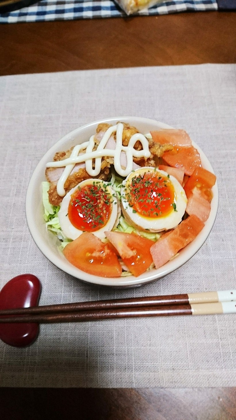 唐揚げと、光輝煮卵に野菜で丼(^-^)vの画像