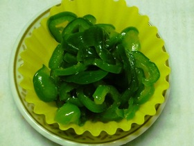 お弁当の彩りおかず~赤と緑のナムル~