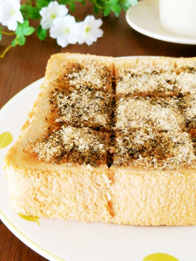 オリーブオイル蜂蜜きな粉すりごまトーストの写真