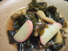 煮汁たっぷりワカメの煮物