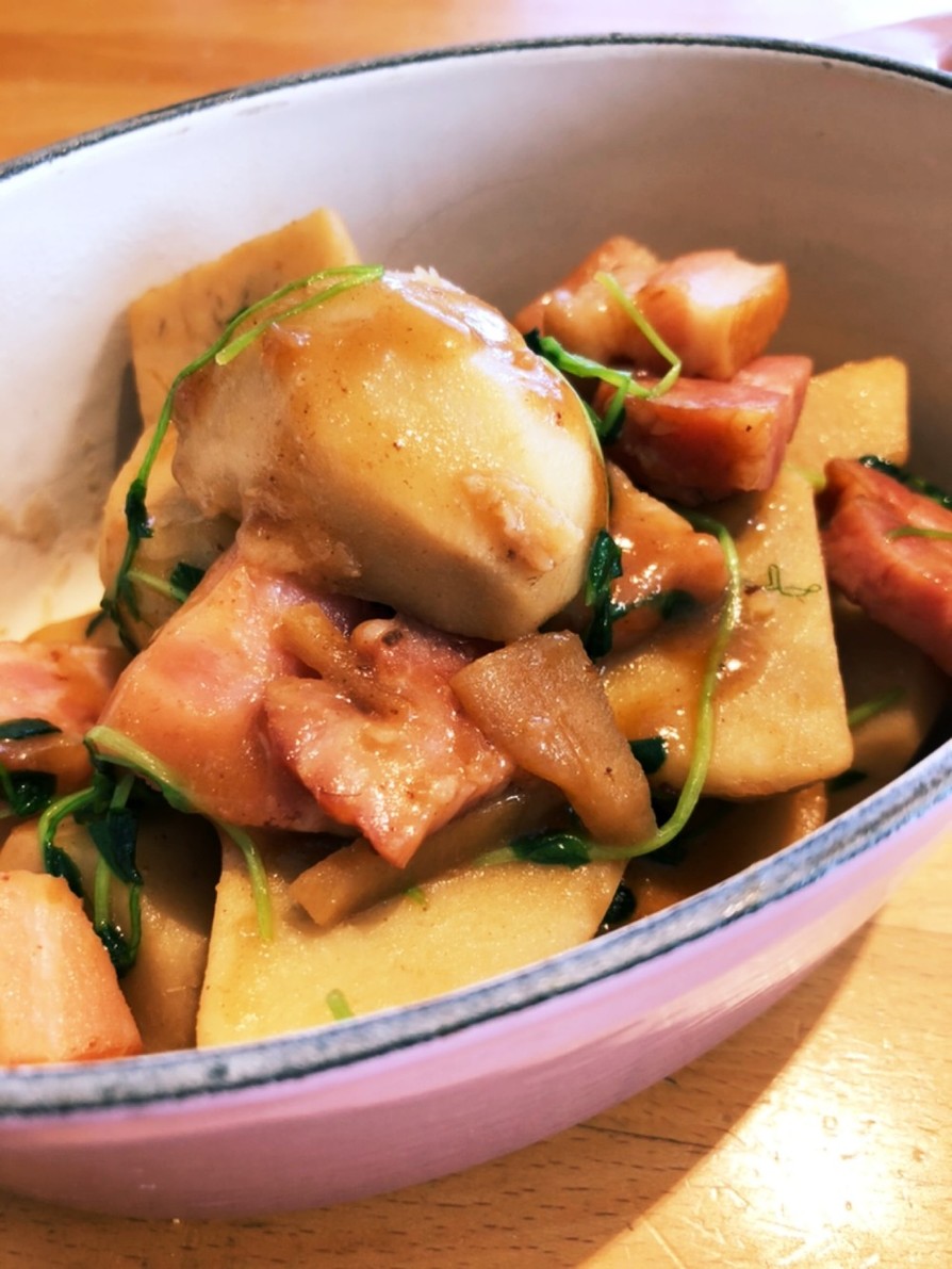 里芋とベーコンの煮物の画像