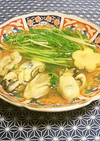 温か　お汁たっぷりの牡蛎と水菜の煮物