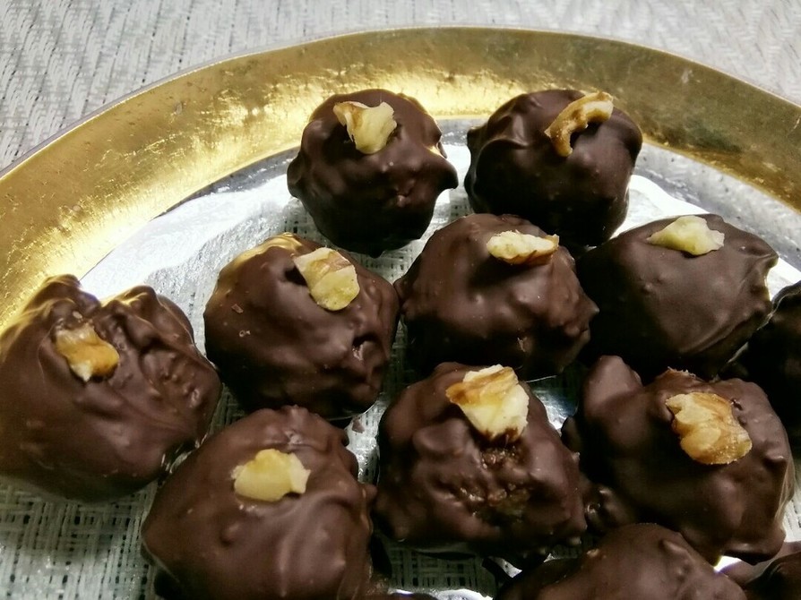 ナッツ蜂蜜と干し芋のトリュフチョコレートの画像
