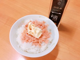 【最後の一滴】鮭フレーク魚醤バターごはん