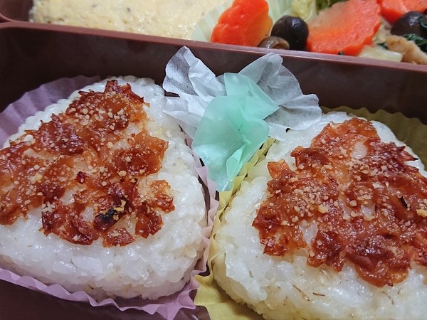 はちみつ梅干し&粉チーズ☆焼おにぎり弁当