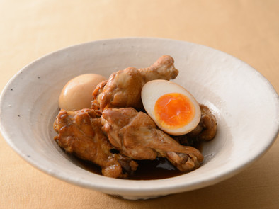 鶏手羽元とゆで卵の甘酢煮の写真
