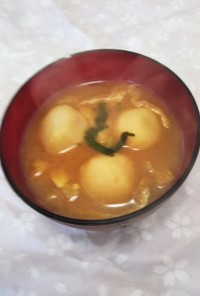 冷凍里芋で簡単に☆里芋と油揚げの味噌汁