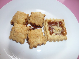 余った生地でジャムクッキー