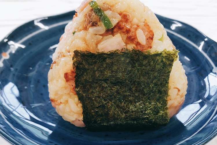 最後の一滴 おかかとベーコン魚醤にぎり レシピ 作り方 By 能水商店 クックパッド 簡単おいしいみんなのレシピが353万品