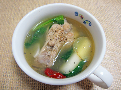 ねぎと鶏手羽元の緑茶スープ煮の写真