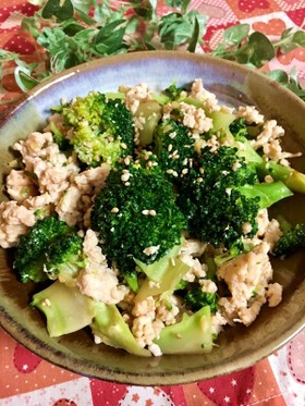 レンジ★鶏ひき肉とブロッコリーの蒸し煮