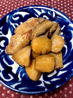 里芋と手羽先の煮込み