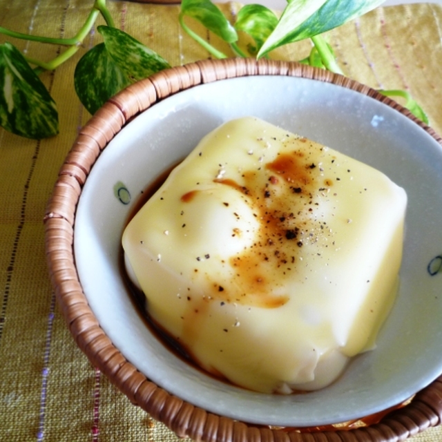 レンジでとろ りチーズと黒胡椒の温やっこ レシピ 作り方 By Kurukurumin クックパッド