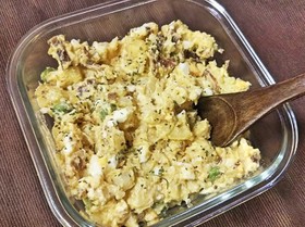 たまごとベーコン入りポテトサラダ