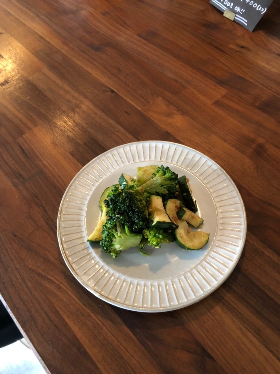緑野菜のアンチョビガーリック炒めの画像