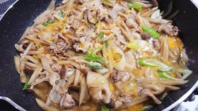 フライパンで豚肉とゴボウの柳川風鍋