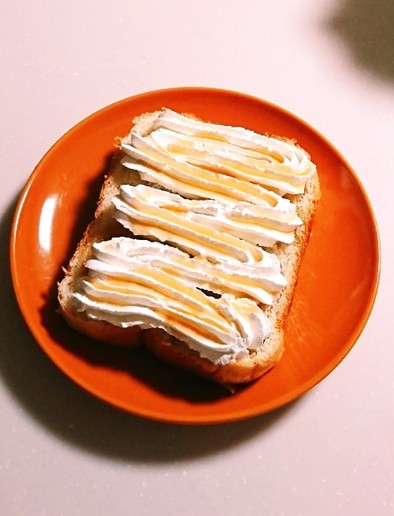 簡単☆ホイップ&メープルシロップ食パン♪の写真