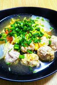 鶏豚肉の団子と野菜たっぷりスープ