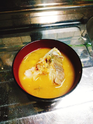 鯛あら味噌汁　鯛の味噌汁の写真