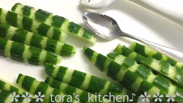 簡単 ピーラーできゅうりの飾り切り レシピ 作り方 By Toraちゃん クックパッド 簡単おいしいみんなのレシピが360万品