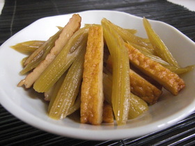 うまいよ~♪フキとサツマ揚げ☆煮物