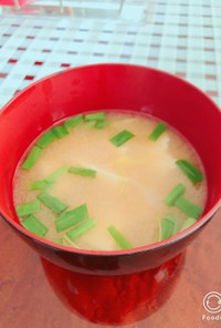 豆腐とニラとみつばのお味噌汁