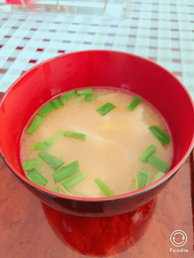 豆腐とニラとみつばのお味噌汁