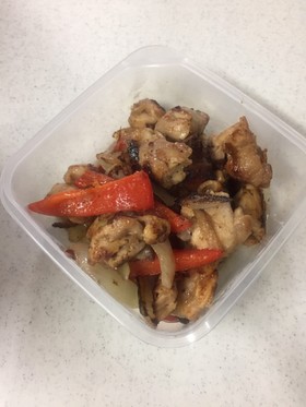 鶏肉とパプリカ、玉ねぎの梅干し炒め